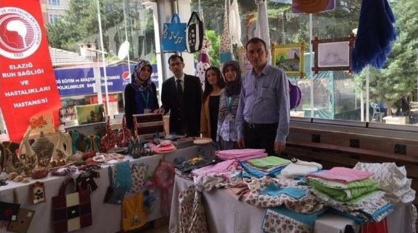 Hastaların Yaptığı El İşleri Sergileniyor
