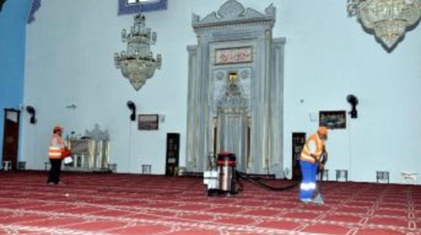 Camilerde Ramazan Temizliği