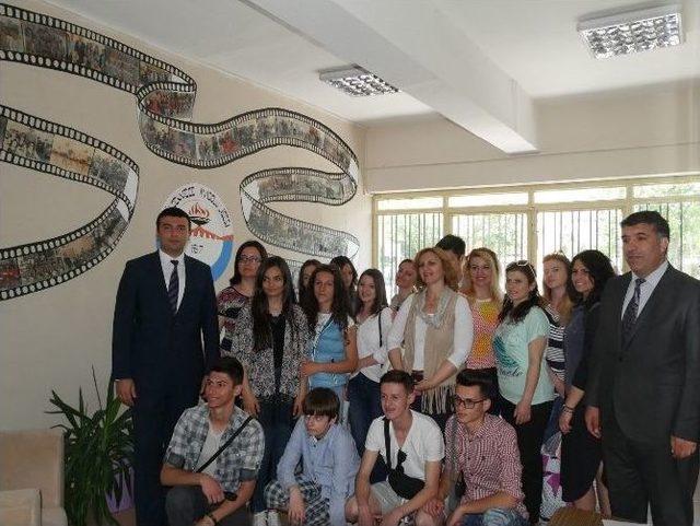 Makedonyalı Öğrencilerden Anlamlı Ziyaret