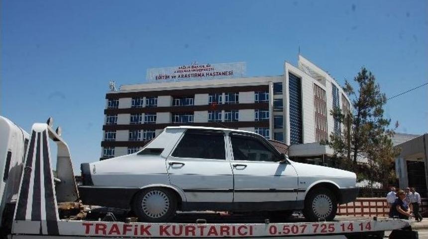 Hastane &Ccedil;evresinde Hatalı Park Eden Ara&ccedil; S&uuml;r&uuml;c&uuml;lerine Para Cezası