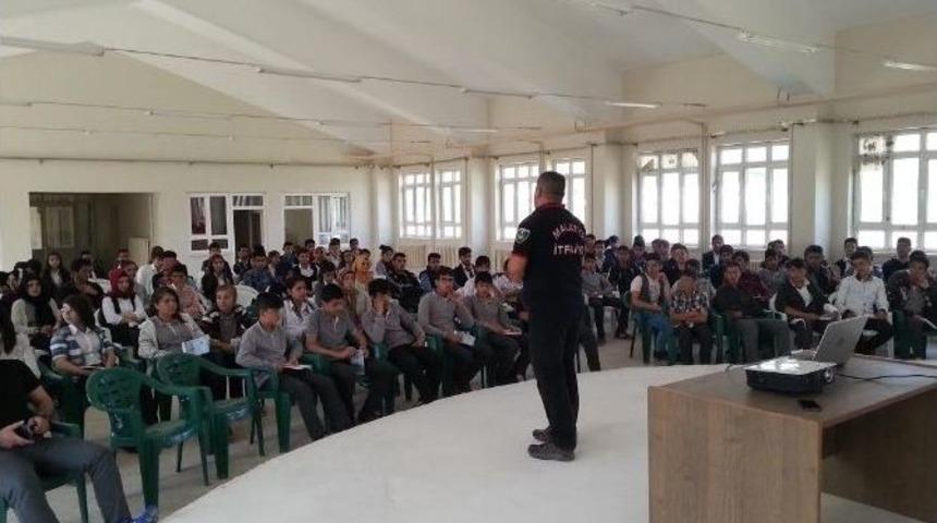 Okullarda Eğitim Seminerleri Veriliyor