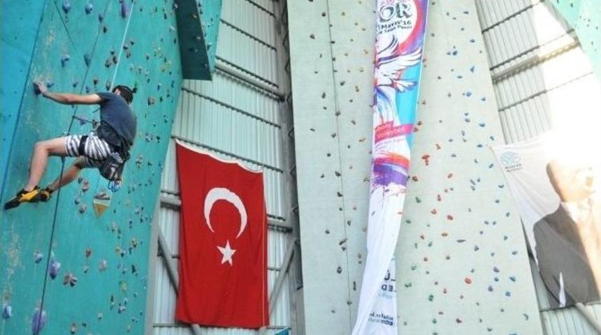 &Uuml;nisporfest &Uuml;niversitelileri Sporda Buluşturdu