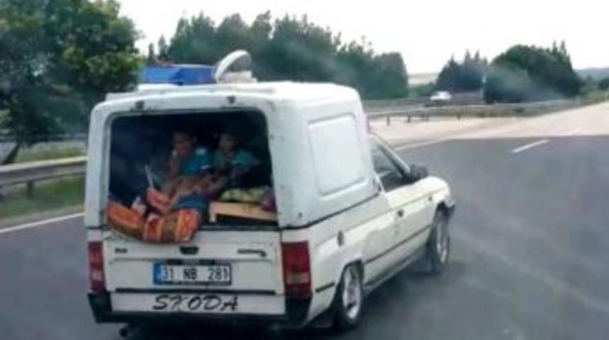 &Ccedil;ocukların Panelvan Arkasındaki Tehlikeli Yolculuğu