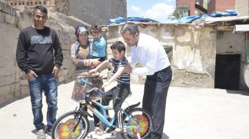 8 Yaşındaki Erken Yaşlanma Hastası Adem Hayaline Kavuştu
