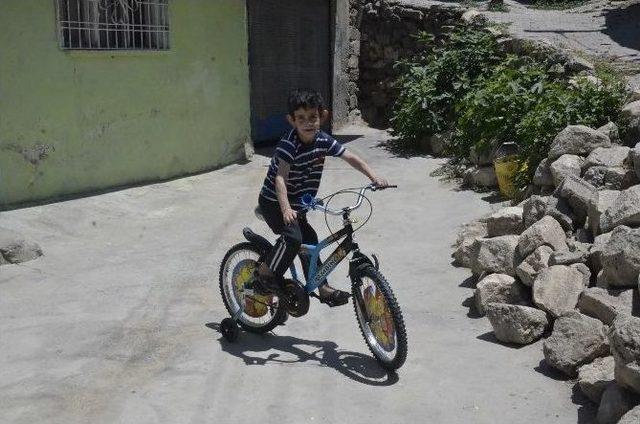 8 Yaşındaki Erken Yaşlanma Hastası Adem Hayaline Kavuştu 1