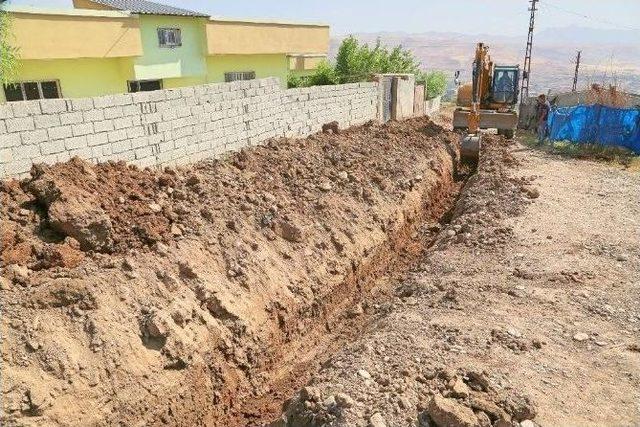 Cizre’de Cudi Mahallesi’ne 900 Metre Polietilen Boru Döşendi