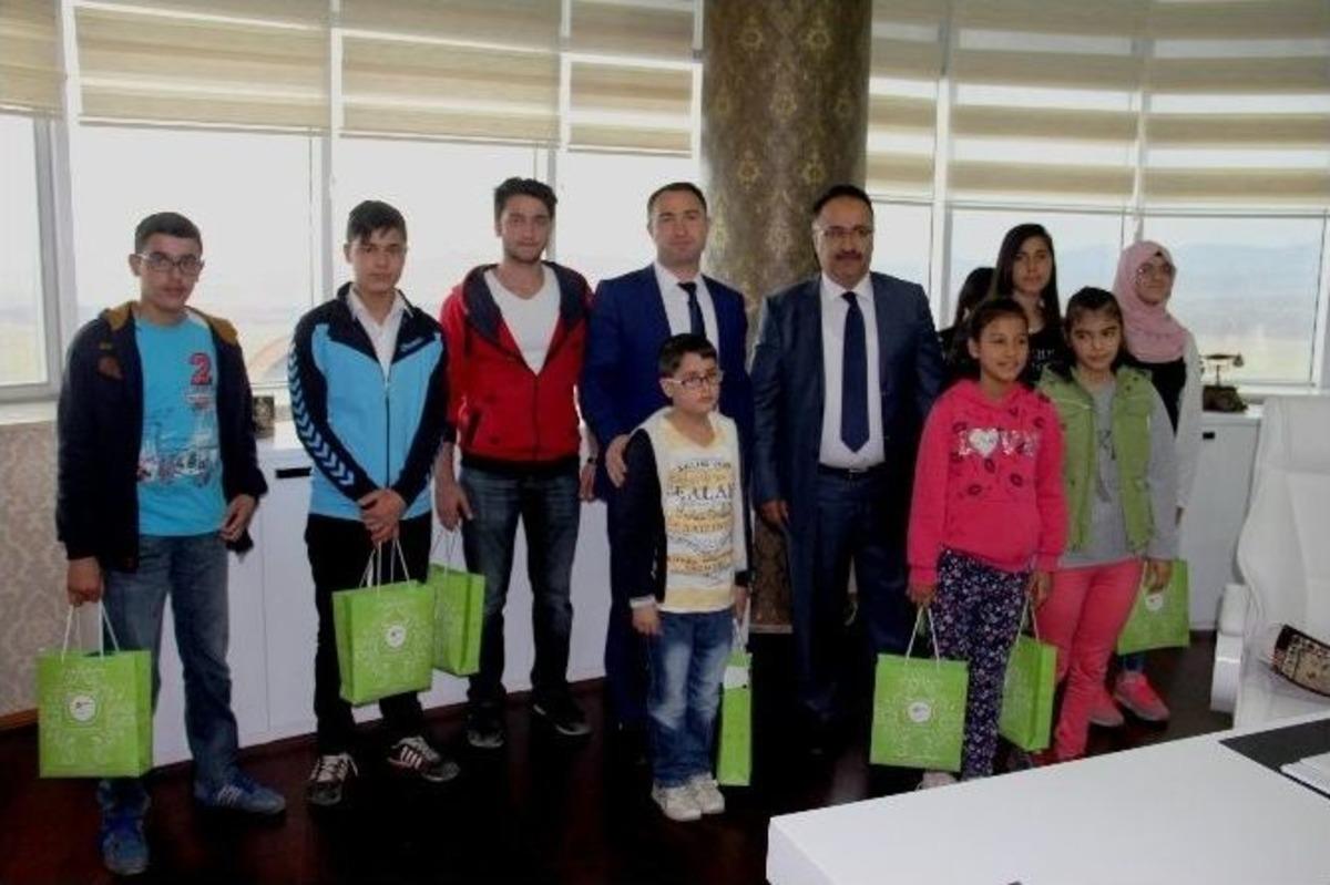 Iğdır &Uuml;niversitesi Sevgi Evlerinde Kalan &Ouml;ğrencileri Ağırladı