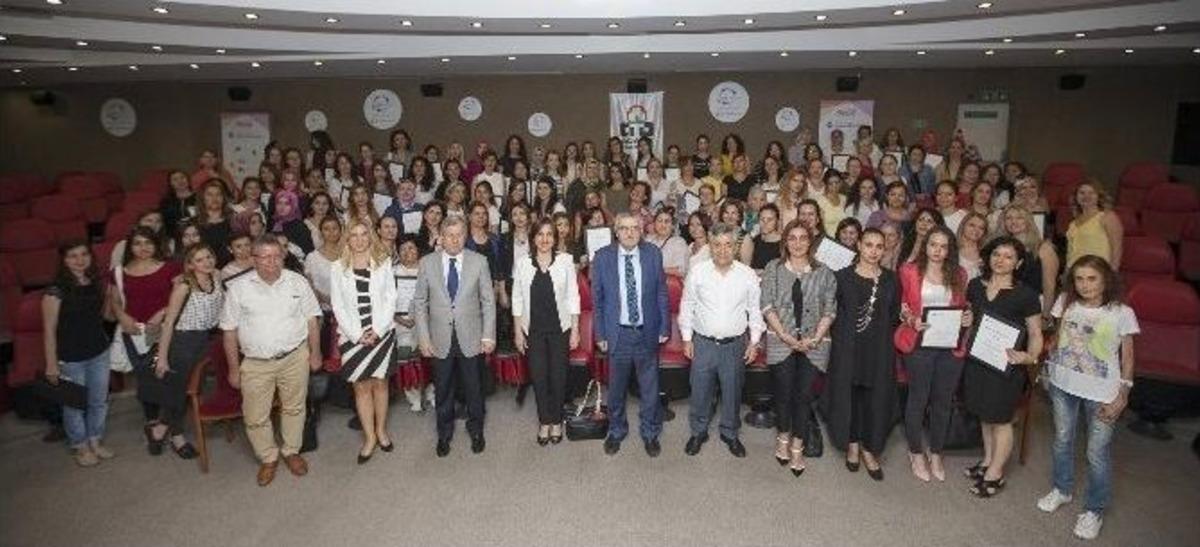 Kız Kardeşler Sertifikalarını Aldı