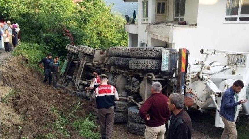 Beton Mikseri Kaza Yaptı: 1 Yaralı