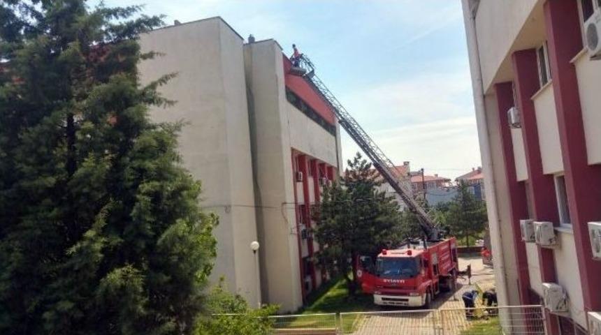 Tekirdağ&rsquo;da Adliye Binasında &Ccedil;ıkan Yangın Korkuttu