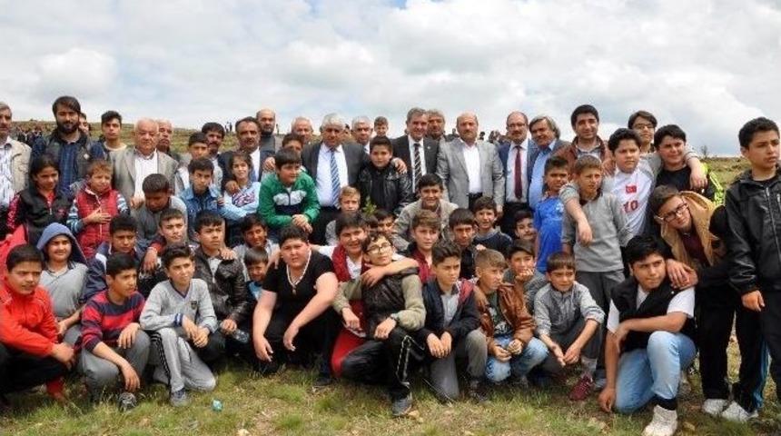 Sorgun&rsquo;da 15 Bin Fidan Toprakla Buluştu