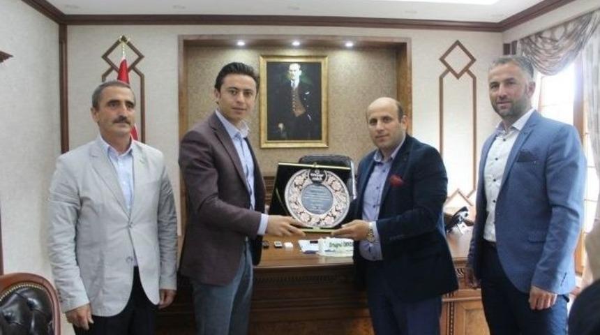 Borçka’da Ensar Vakfı’na Destek Veren Kaymakam Ve Belediye Başkanına Teşekkür Ziyareti