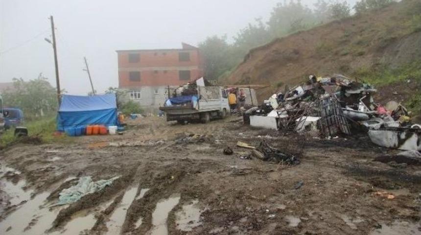 Baba &Ouml;ld&uuml;, Anne Ve Oğlu Tutuklandı