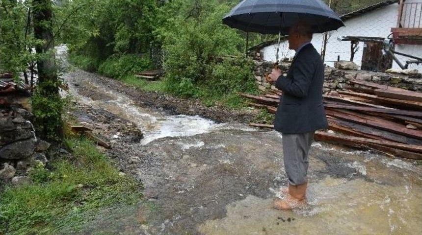 Uzun, Yağmurdan Zarar G&ouml;ren K&ouml;ylerde İncelemelerde Bulundu