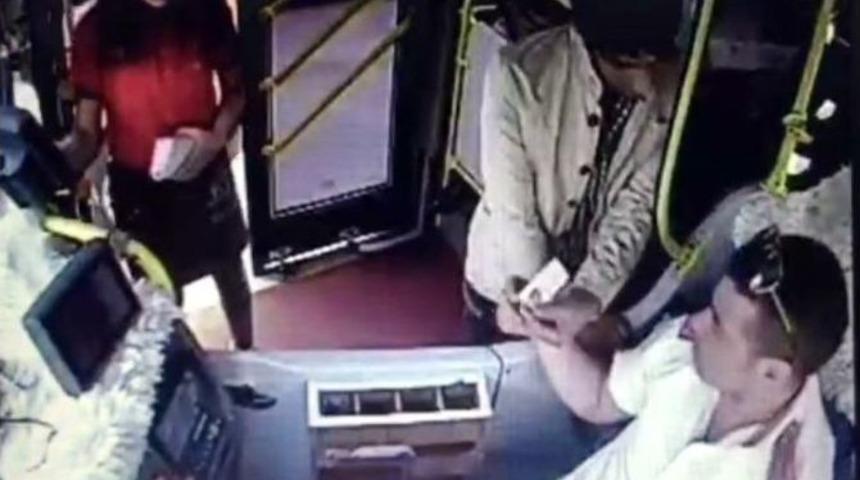 75 Kuruş Fark İ&ccedil;in Şof&ouml;r&uuml; Bı&ccedil;akla Tehdit Etti