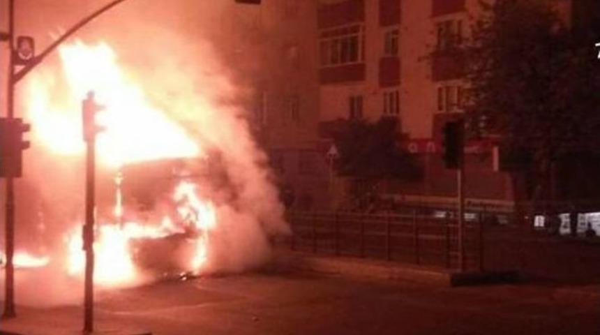 Gaziosmanpaşa&rsquo;da Ara&ccedil; Kundaklayan 2 Kişi G&ouml;zaltına Alındı