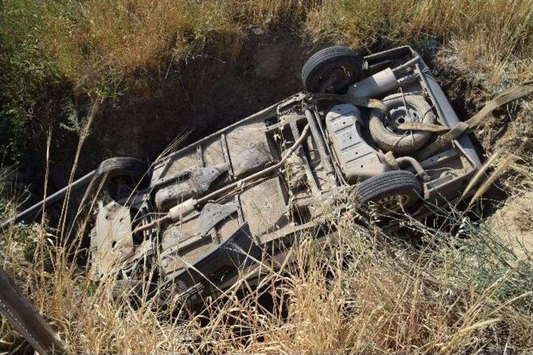 Aliağa&rsquo;da Otomobil Dereye U&ccedil;tu: 1yaralı