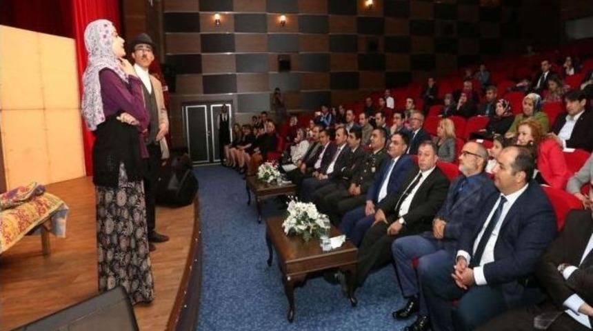 Hastalar Tiyatrocu Oldu