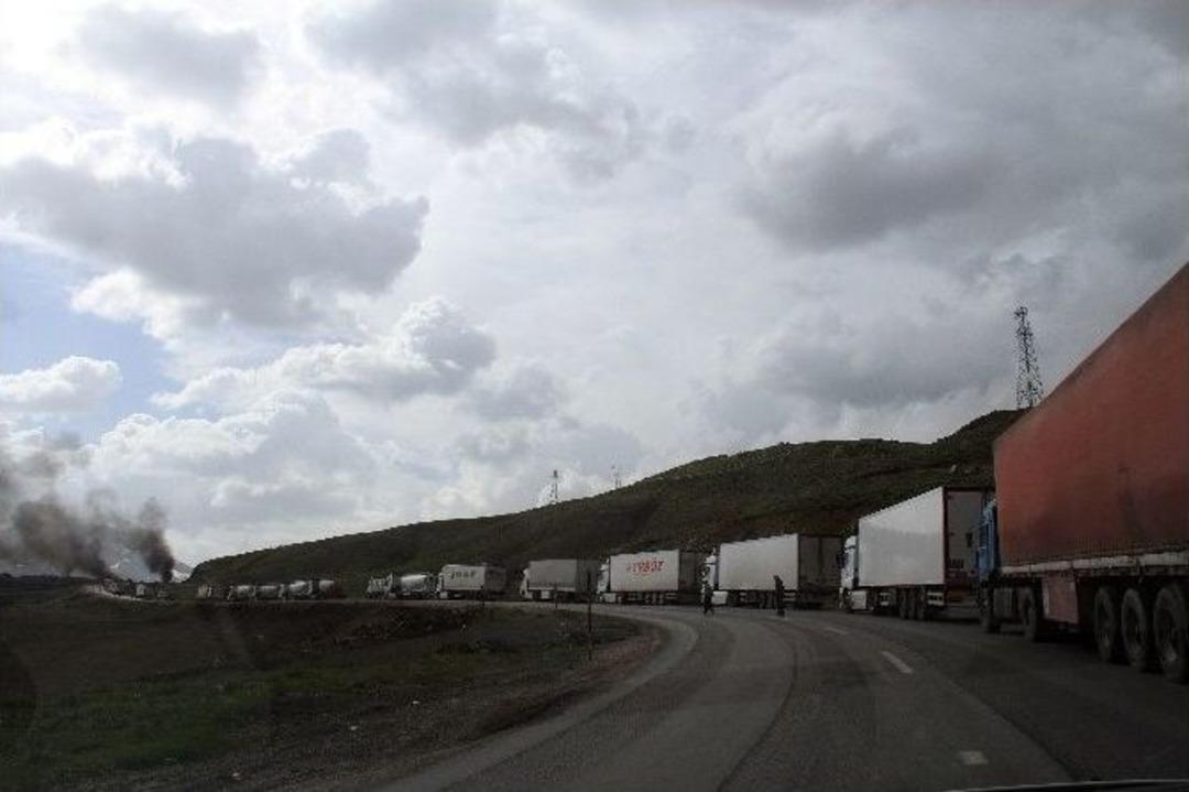 &Ccedil;aldıran&rsquo;da Ter&ouml;ristlerin Yaktığı Ara&ccedil;lar Hurdaya D&ouml;nd&uuml;