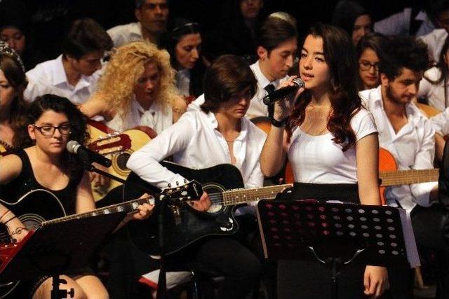 Kursiyerlerin Yıl Sonu Konseri Yoğun İlgi Gördü