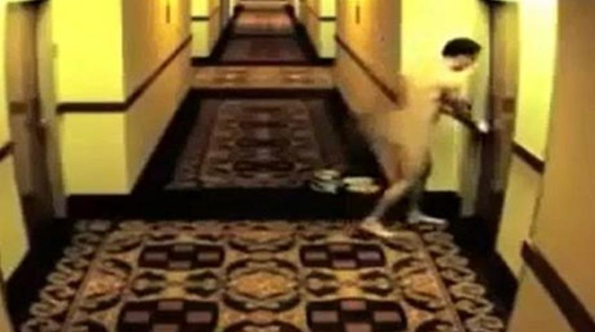 Otelde bir &ccedil;ıplak