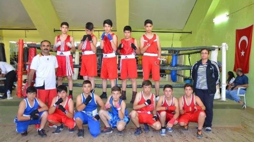 &Uuml;st Minikler Boks İl Se&ccedil;me M&uuml;sabakaları