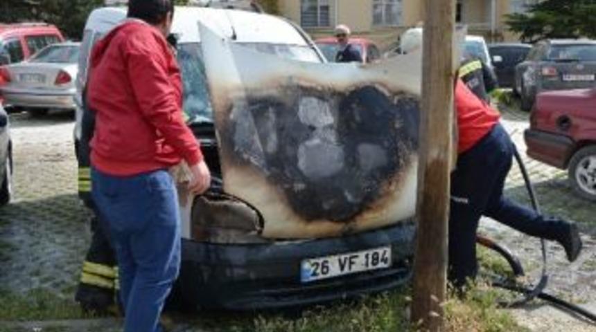 Hastane Otoparkında Ara&ccedil; Yangını