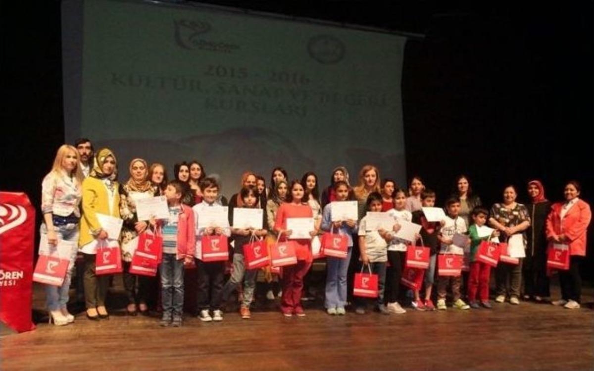 G&uuml;ng&ouml;ren&rsquo;de K&uuml;lt&uuml;r Sanat Ve Beceri Kursları Final Yaptı