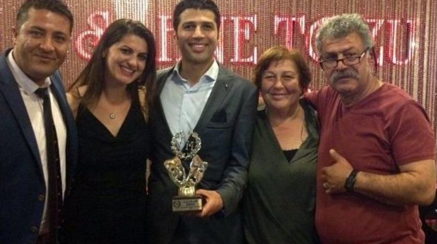 En Başarılı Gen&ccedil; Kuşak Erkek Oyuncusu Bademler&rsquo;e