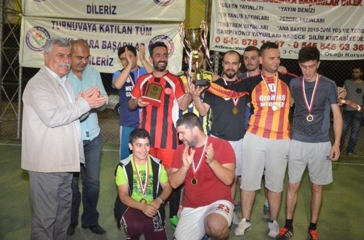 Kurumlararası Halı Saha Turnuvasının Şampiyonu Emniyetspor Oldu