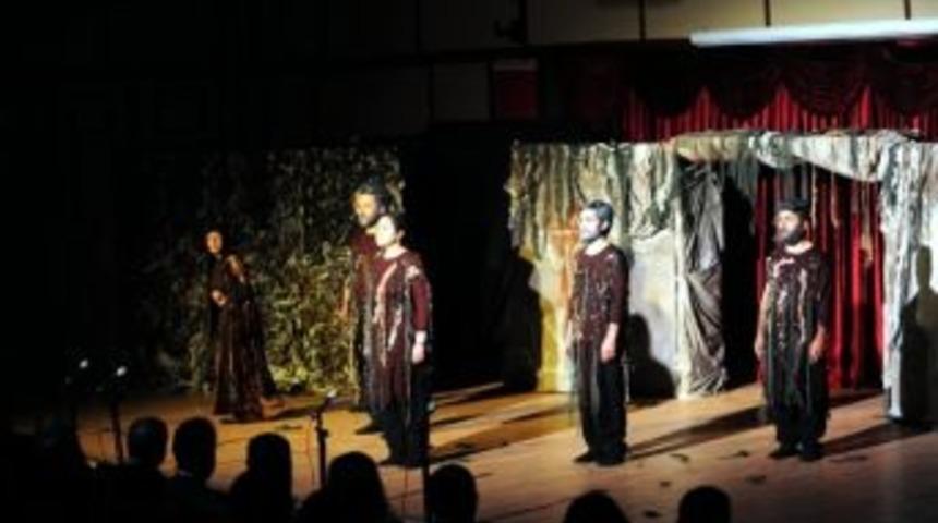 Yy&uuml;&rsquo;de &ldquo;divane Ağa&ccedil;&rdquo;^oyunu Sahnelendi