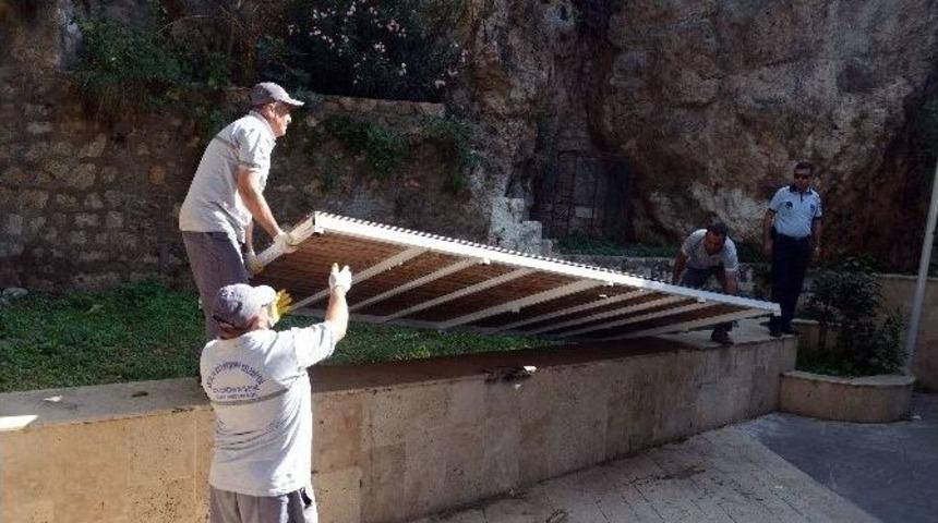Antalya Yat Limanı&rsquo;ndaki İzinsiz Yapılar Kaldırıldı