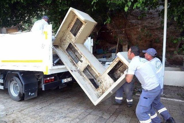 Antalya Yat Limanı&rsquo;ndaki İzinsiz Yapılar Kaldırıldı 1