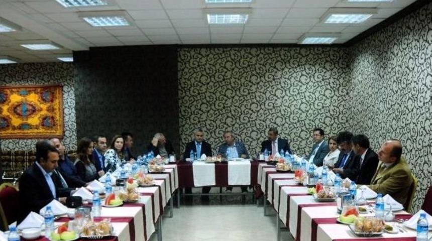 Yubuk&rsquo;a Destek Verenlere Yemek