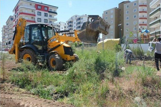 Batman’da Kaçak Bahçe Ve Bostanlar Yıkıldı