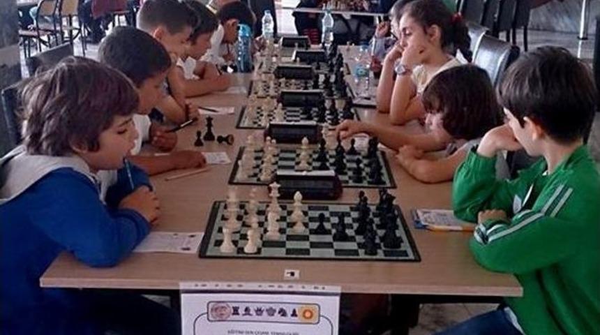 İntihar Eden &Ouml;ğretmen Anısına Satran&ccedil; Turnuvası