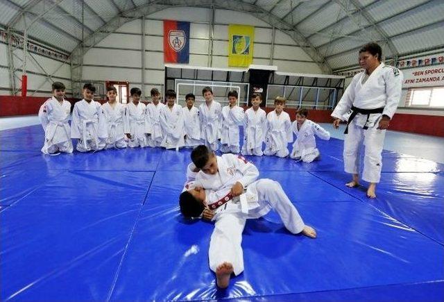 Altınordu’da Futbolcular Judoyla Eğitiliyor