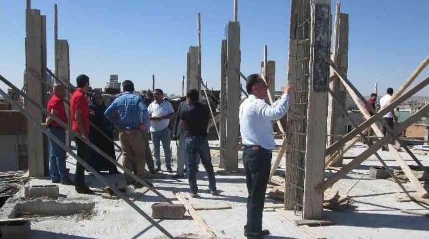 Karşıyaka Mahallesinde Ka&ccedil;ak Kat Yıkıldı