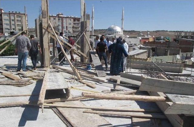 Karşıyaka Mahallesinde Kaçak Kat Yıkıldı