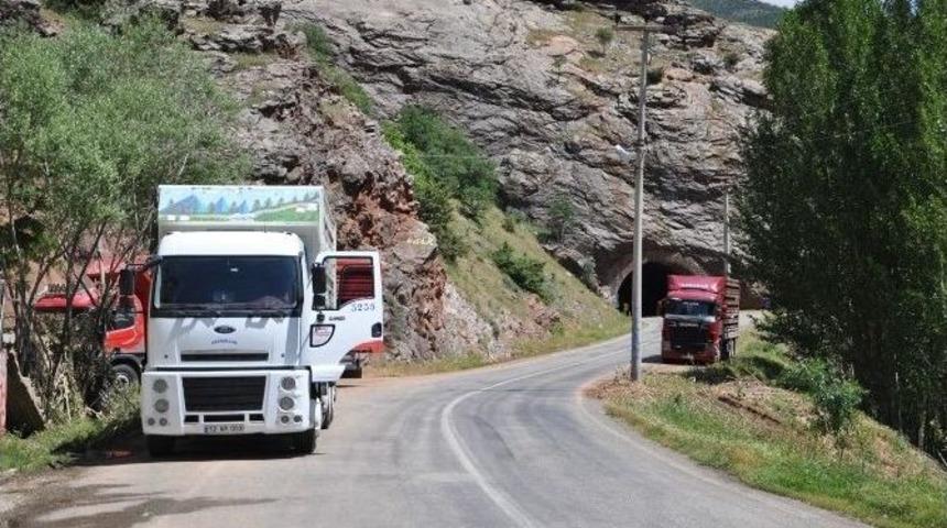 Tunceli-erzincan Karayolu 10 G&uuml;nd&uuml;r Transit Ge&ccedil;işlere Kapalı