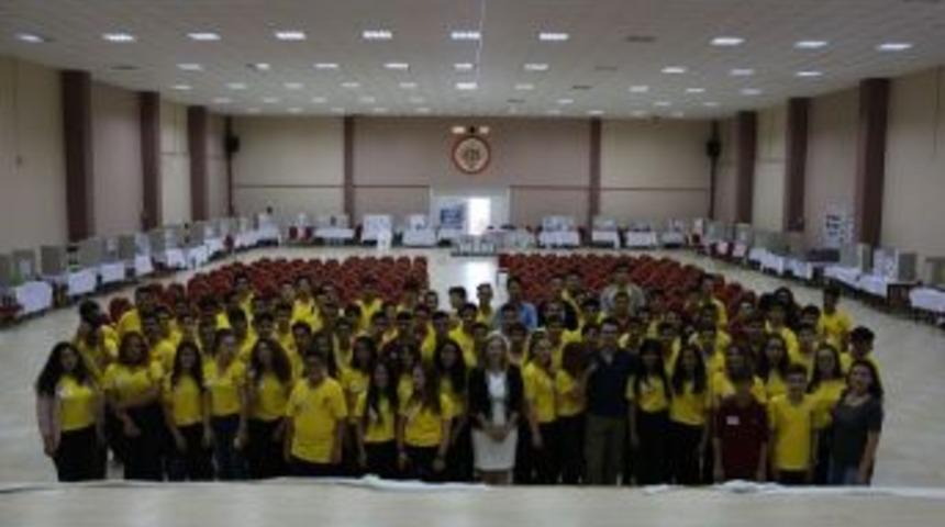 Nevvar Salih İşg&ouml;ren Eğitim Kamp&uuml;s&uuml; &Ouml;ğrencilerinden Bilim Fuarı