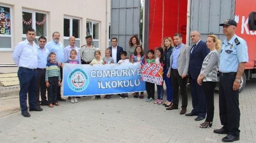 &Ccedil;anakkale&rsquo;den Beyt&uuml;şşebap&rsquo;a Kırtasiye Yardımı