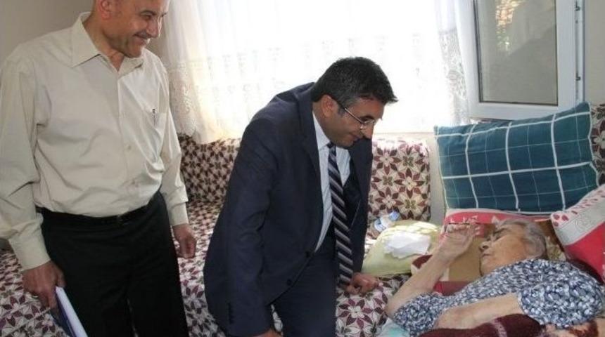 Yatağa Mahkum Kalan Yaşlı Kadının Y&uuml;z&uuml; B&uuml;y&uuml;kşehirle G&uuml;ld&uuml;