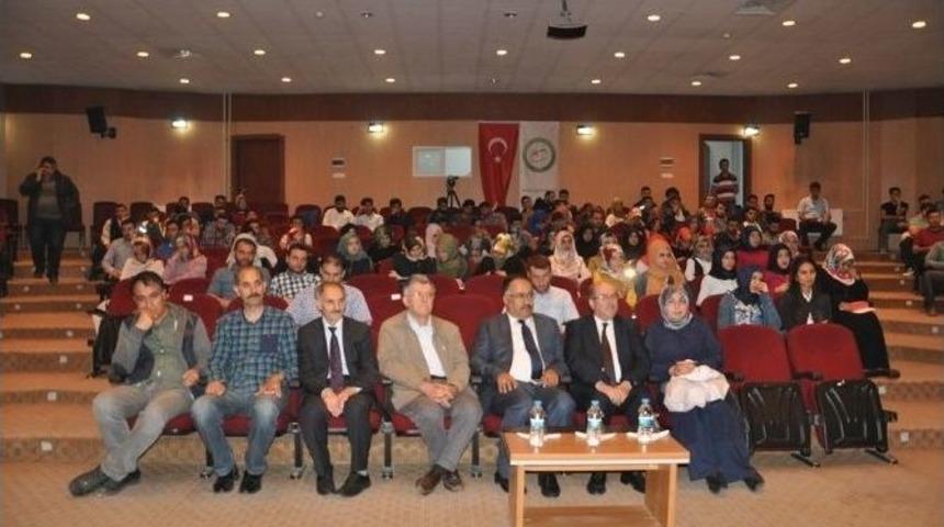 Iğdır &Uuml;niversitesi&rsquo;nde &ldquo;islam D&uuml;ş&uuml;ncesinde Edebiyat Geleneği&rdquo; Konulu Konferans
