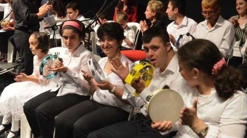 Müzik Tutkusu Engelleri Aştı