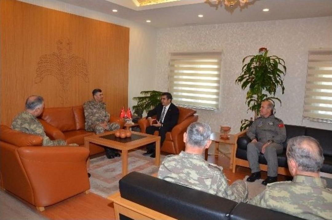 Kara Kuvvetleri Komutanı Orgeneral &Ccedil;olak Vali D&uuml;zg&uuml;n&rsquo;&uuml; Ziyaret Etti