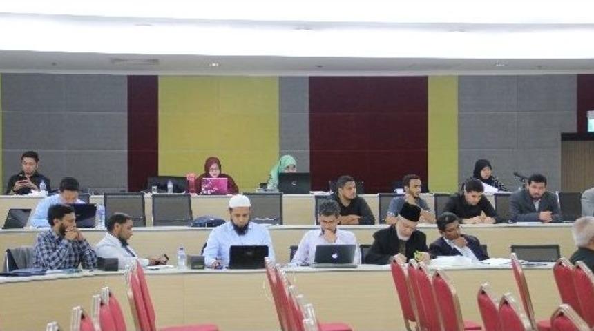 Ne&uuml; Rekt&ouml;r&uuml; Prof. Dr. Şeker, Konferansa Katıldı