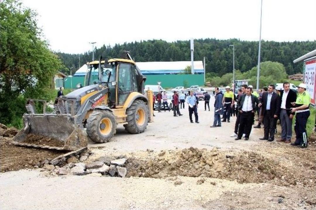 Esnaflar Tem Otoyolu Ve D-100 Karayolunu Trafiğe Kapattı