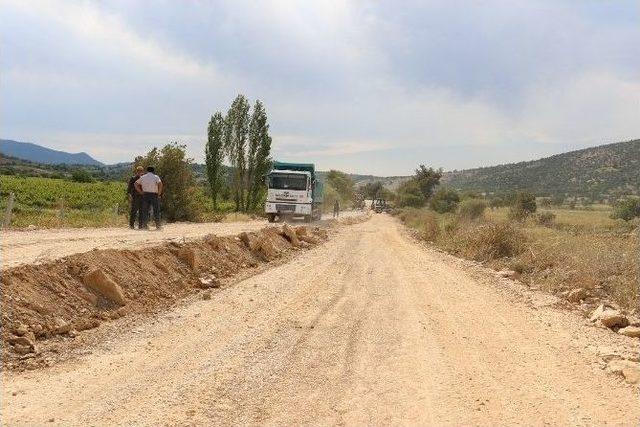 Yuntdağı’nda Üç Mahalle Birbirine Asfalt Yolla Bağlanacak