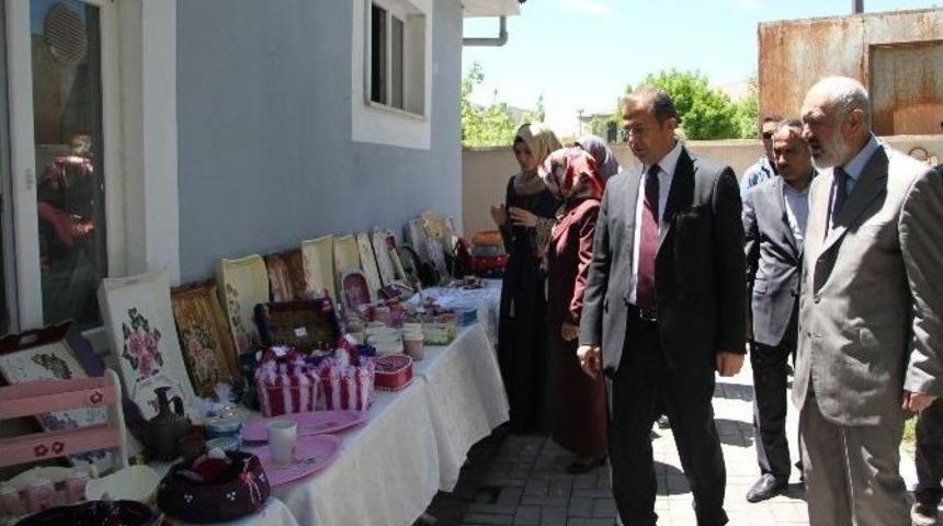 Van&rsquo;da &lsquo;erdemli Kadından Erdemli Topluma&rsquo; Sergisi